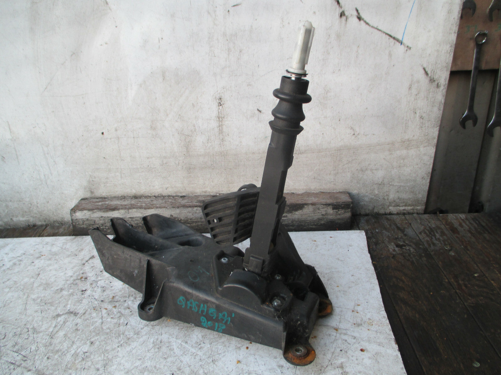 NISSAN QASHQAI J11 2018 1.5 DIESEL 6 SPEED GEARSTICK GEARSHIFTER