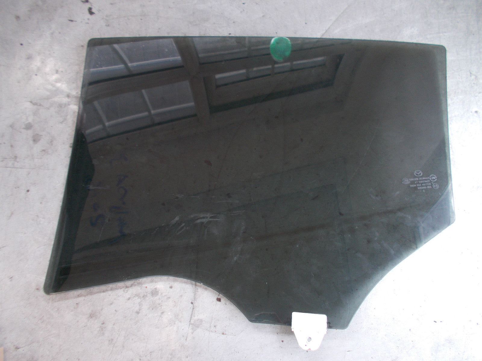 MAZDA 3 BM (MK3) 2016 OSR DRIVER SIDE REAR DOOR WINDOW GLASS