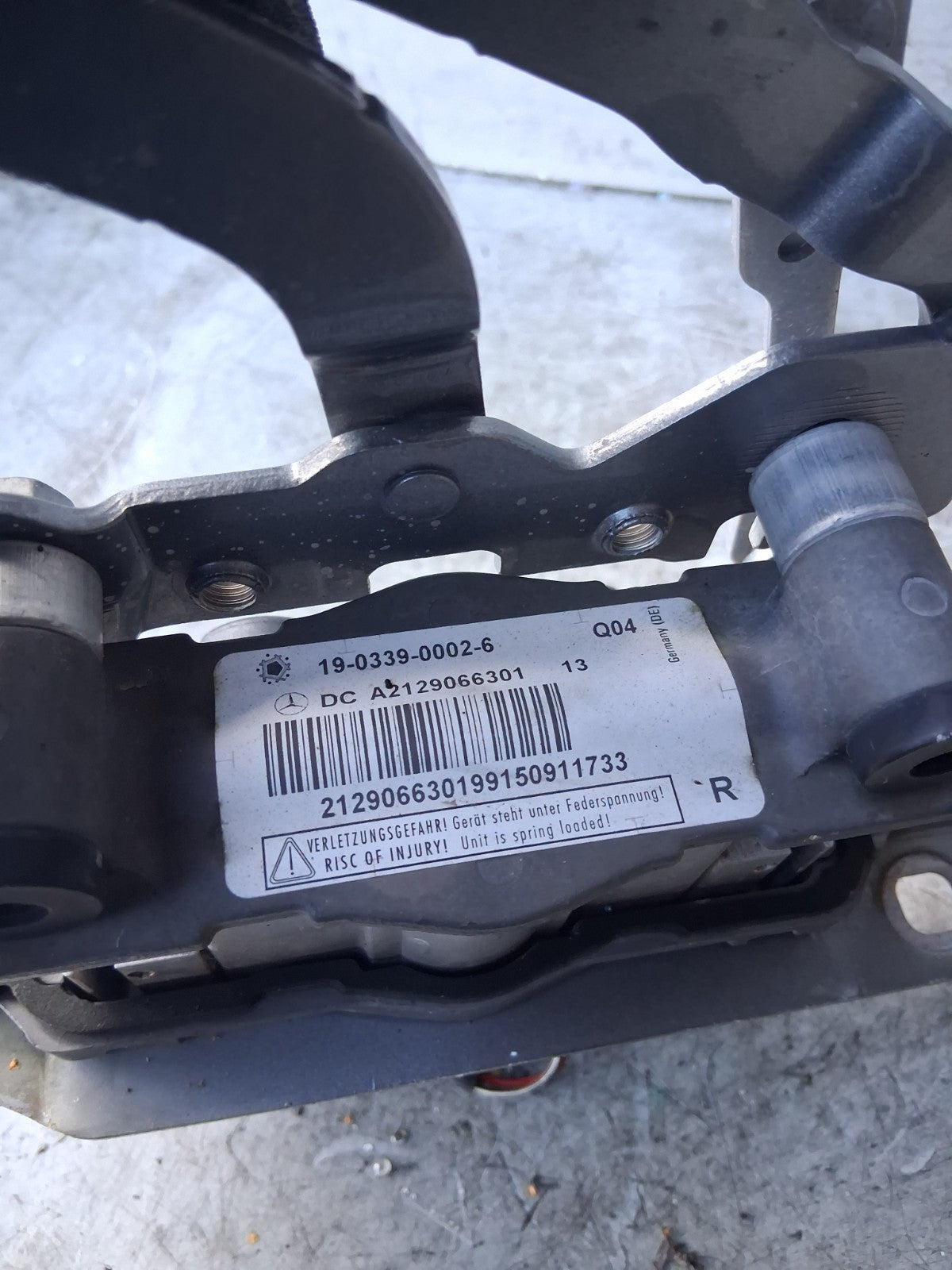 2015 MERCEDES BENZ C CLASS W204 OS DRIVER SIDE HINGE BONNET  A21129066301