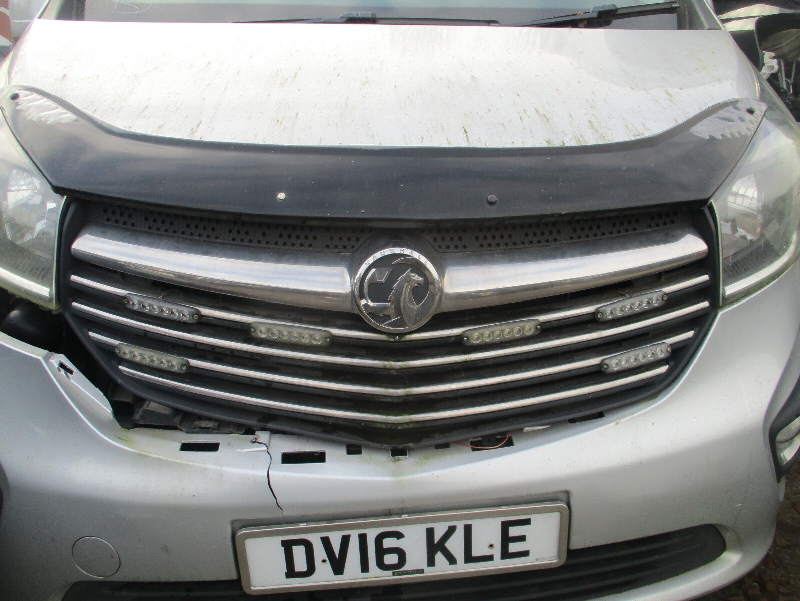 2016 VAUXHALL VIVARO B MK2 X82 FRONT RADIATOR GRILL & EMBLEM CHROME
