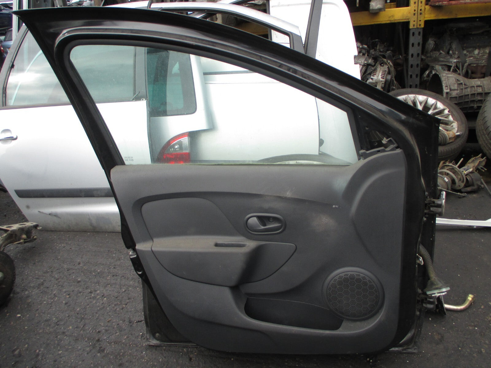 DACIA LOGAN 2016 NSF PASSENGER SIDE FRONT COMPLETE DOOR