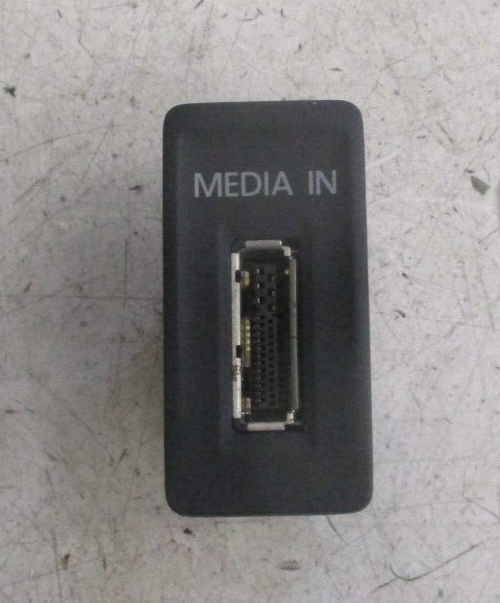 VW VOLKSWAGEN GOLF MK7 2013 MEDIA INPUT SOCKET PLUG 5G0035222A