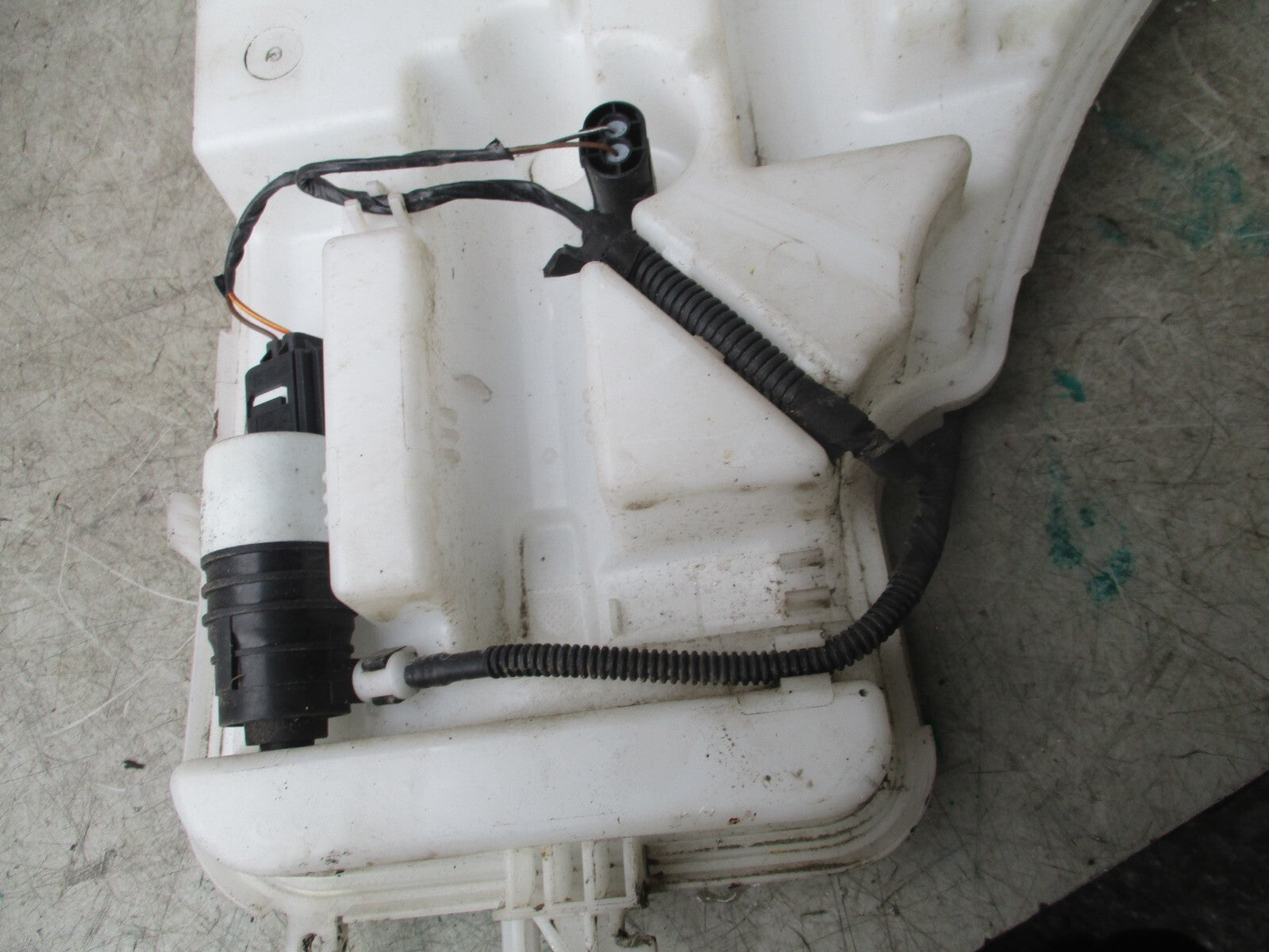 BMW 3200 WASHER BOTTLE 105435-12
