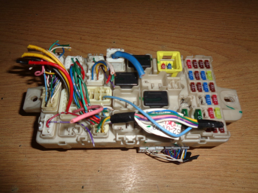 MITSUBISHI MIRAGE 2015 1.2 PETROL FUSE RELAY BOX 8637A998