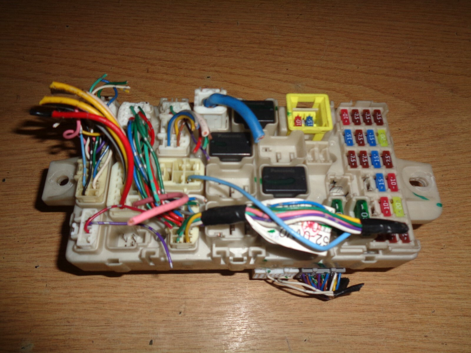 MITSUBISHI MIRAGE 2015 1.2 PETROL FUSE RELAY BOX 8637A998