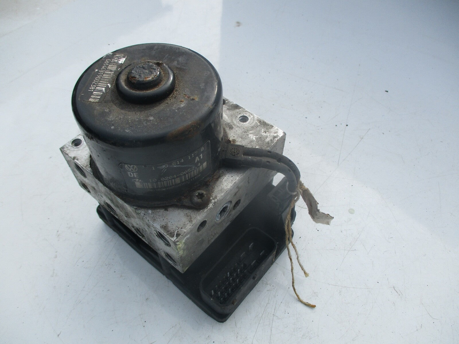 VW VOLKSWAGEN GOLF MK4 1.8 ABS PUMP 1 J0 907 379 D