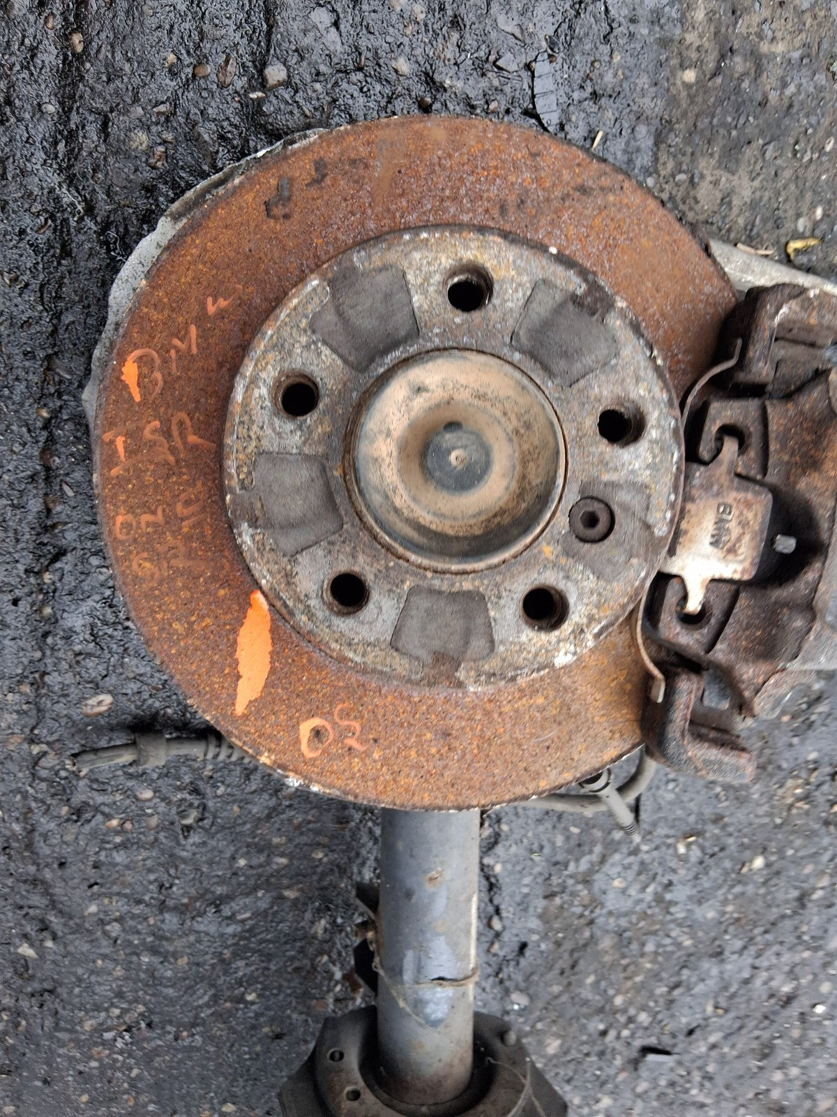 BMW 1 SERIES F20 2015 2.0 DIESEL OSF DRIVER SIDE WHEEL HUB SHOCK LEG