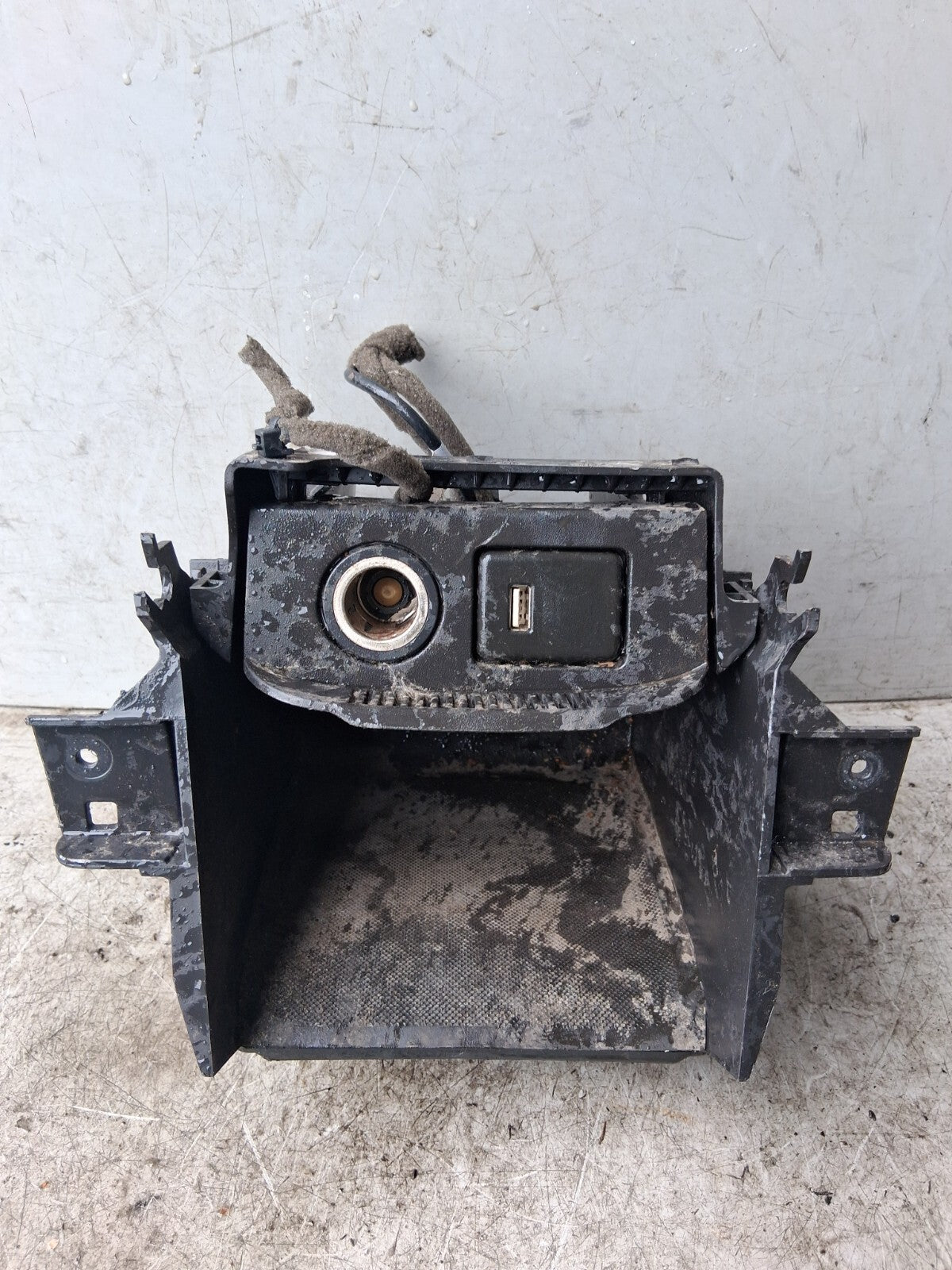 2017 VAUXHALL ZAFIRA C TOURER STORAGE CENTRE CONSOLE POWER SOCKET TRIM 13293521