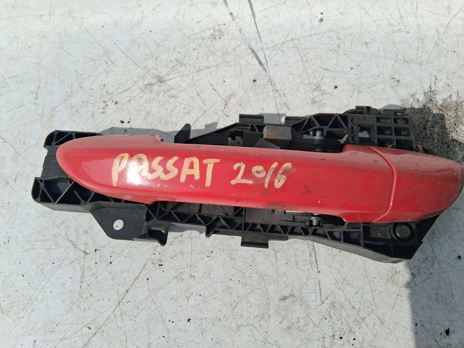 2016 VW VOLKSWAGEN PASSAT B7 NSF PASSENGER SIDE FRONT LEFT DOOR HANDLE RED