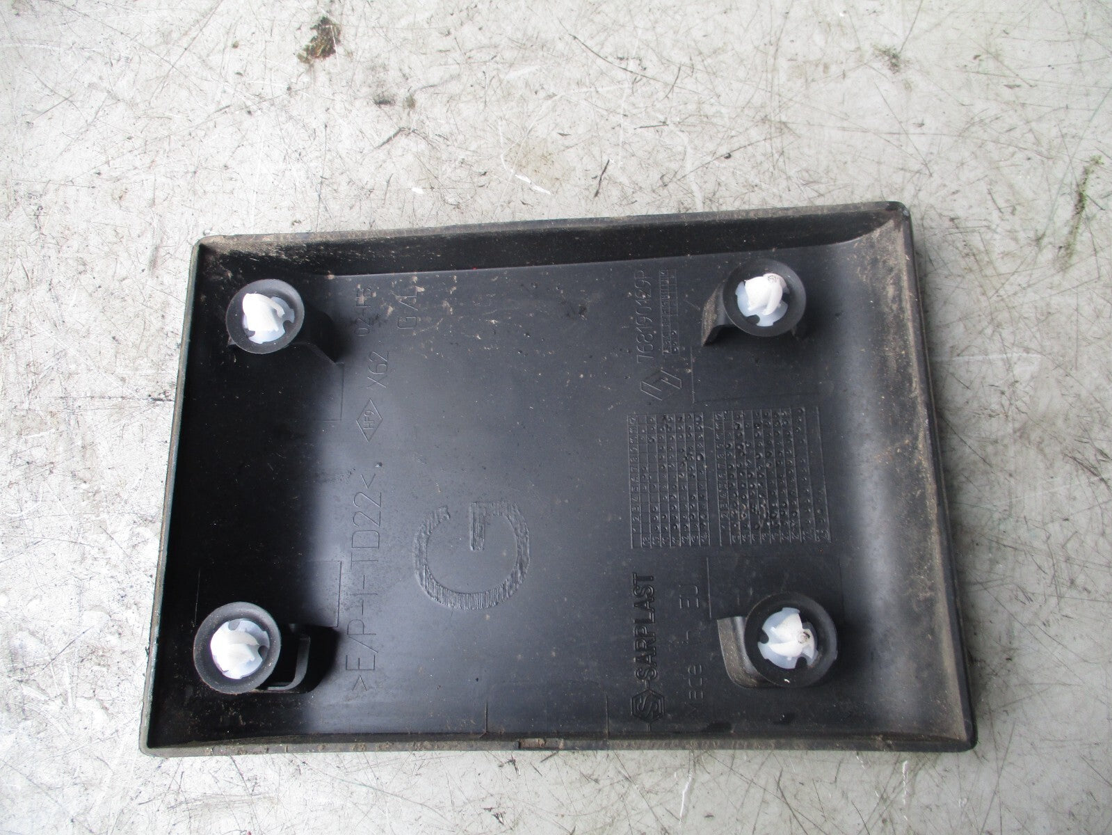 2023 RENAULT MASTER BRACKET MOULDING 768190129P