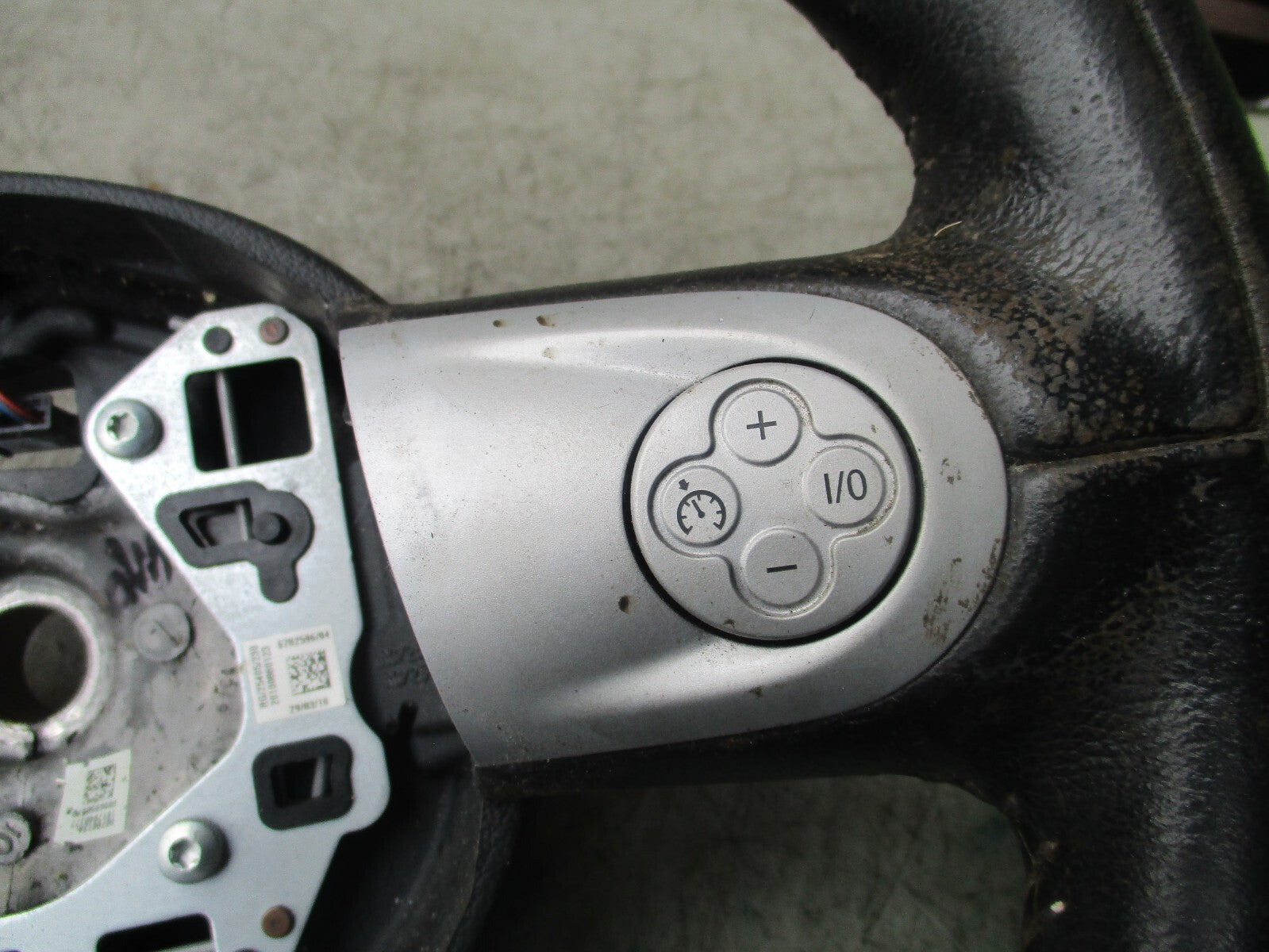 2010 MINI COOPER BOTTOM MULTIFUNCTION STEERING WHEEL 6782596