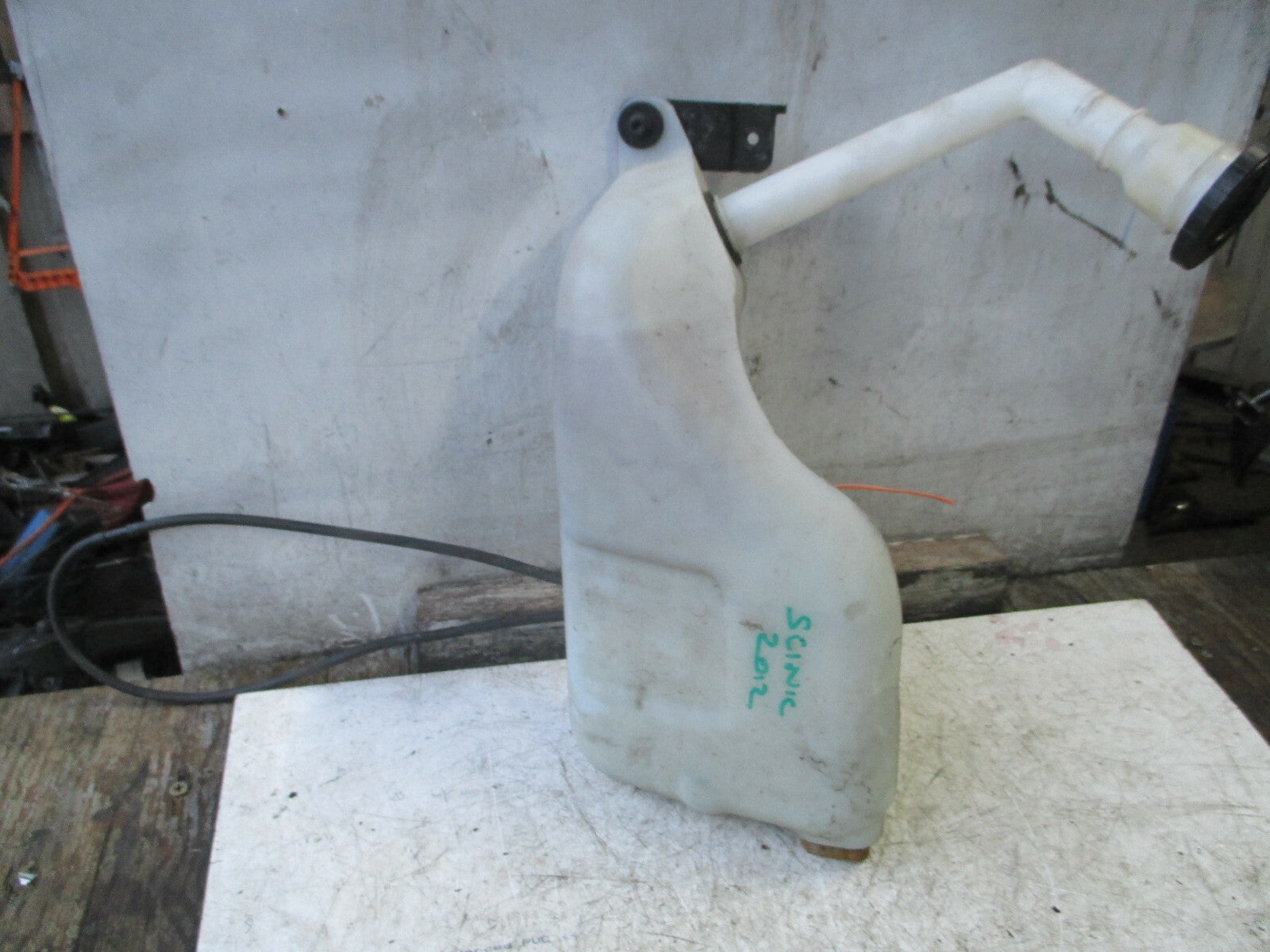 RENAULT SCENIC MK3 2012 FRONT WINDSCREEN WASHER WATER BOTTLE 289100014R