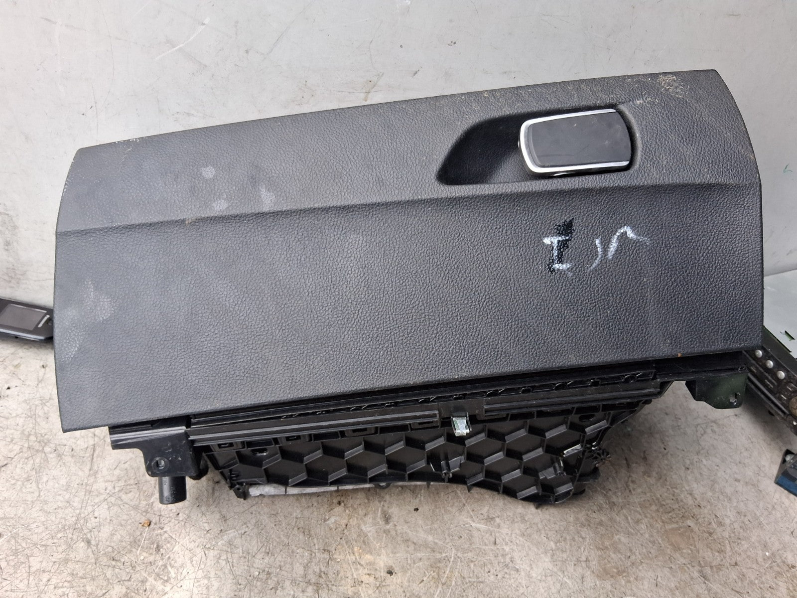 2016 BMW 1 SERIES F20 LCI DASHBOARD GLOVE BOX STORAGE COMPARTMENT 922725006