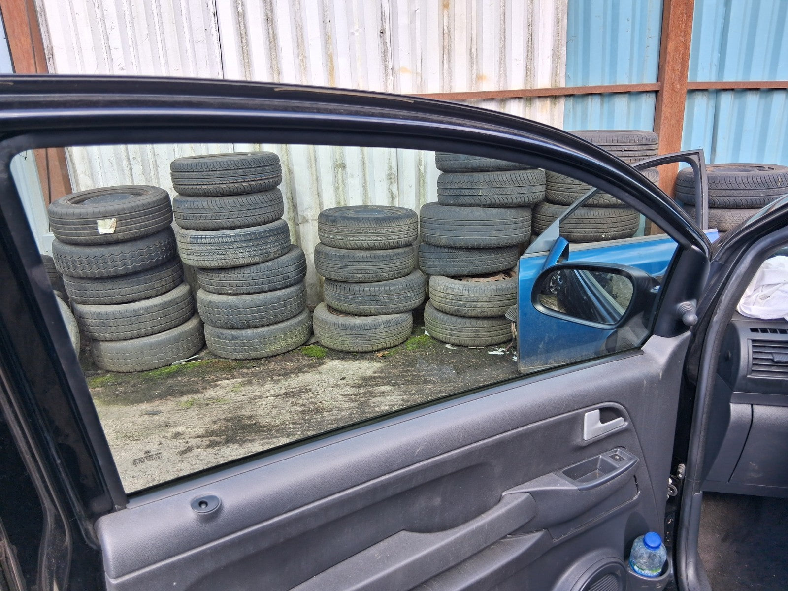 2011 VW VOLKSWAGEN FOX 3 DOOR NS PASSENGER SIDE FRONT LEFT WINDOW GLASS