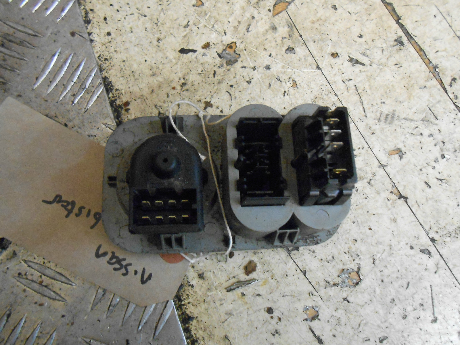 NISSAN KUBISTAR 2003 WING MIRROR CONTROL SWITCH DE MIST HEATED SCREEN BUTTON