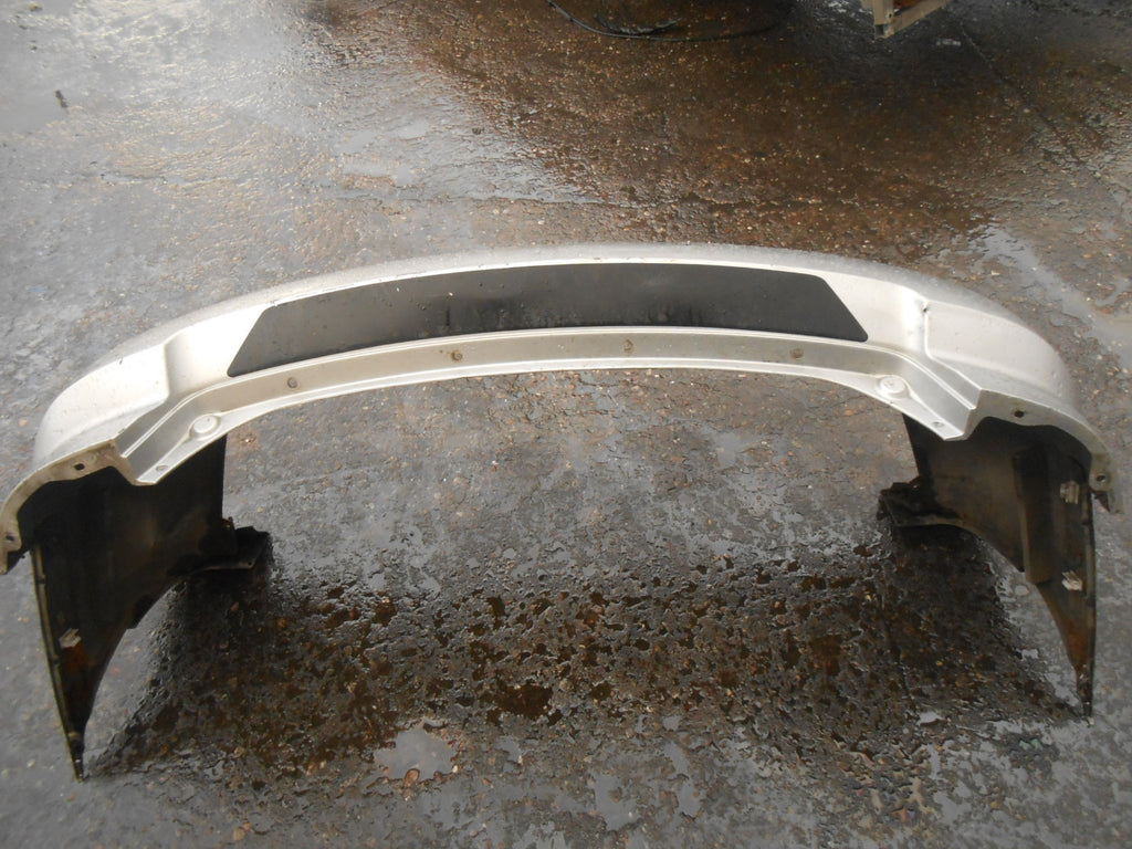 KIA CARENS MK2 FACELIFT 2004 REAR BACK PLASTIC BUMPER SILVER DAMAGED