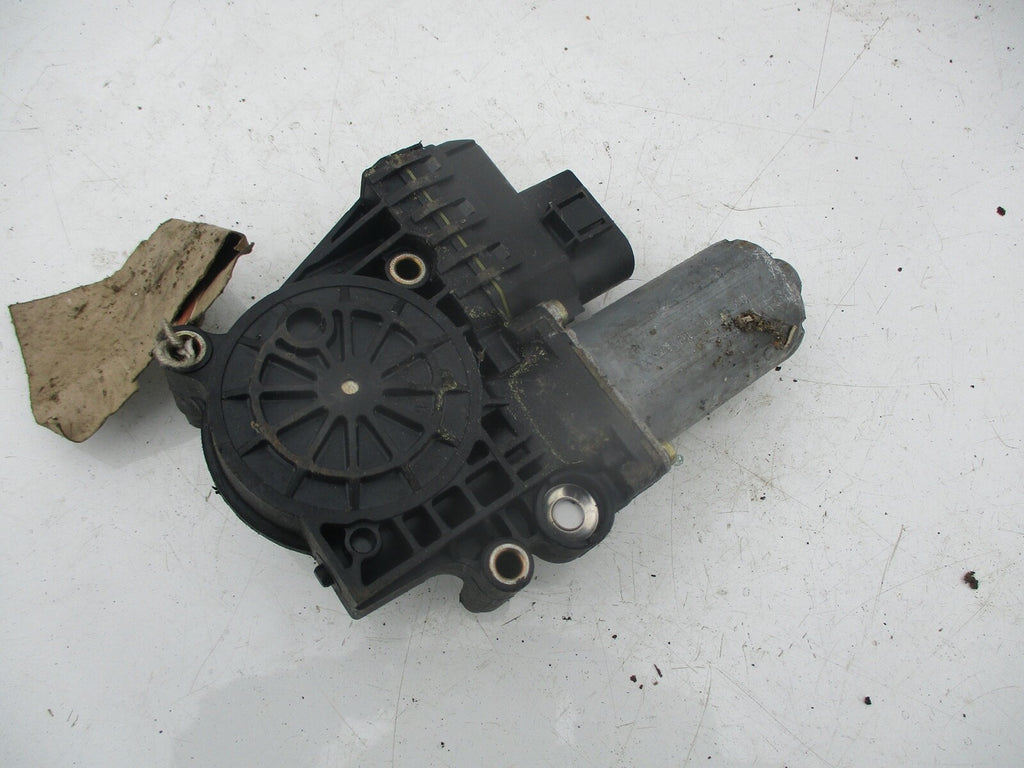 AUDI A4 B5 1999 NSF PASSENGER SIDE FRONT WINDOW MOTOR 0 130 821 787