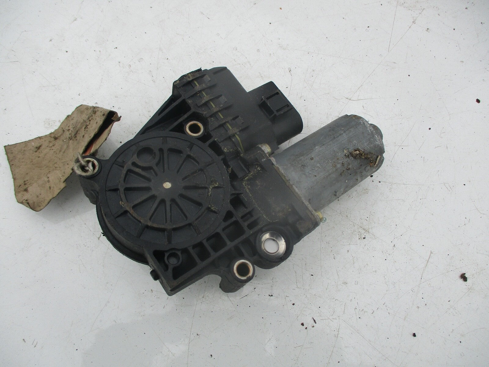 AUDI A4 B5 1999 NSF PASSENGER SIDE FRONT WINDOW MOTOR 0 130 821 787