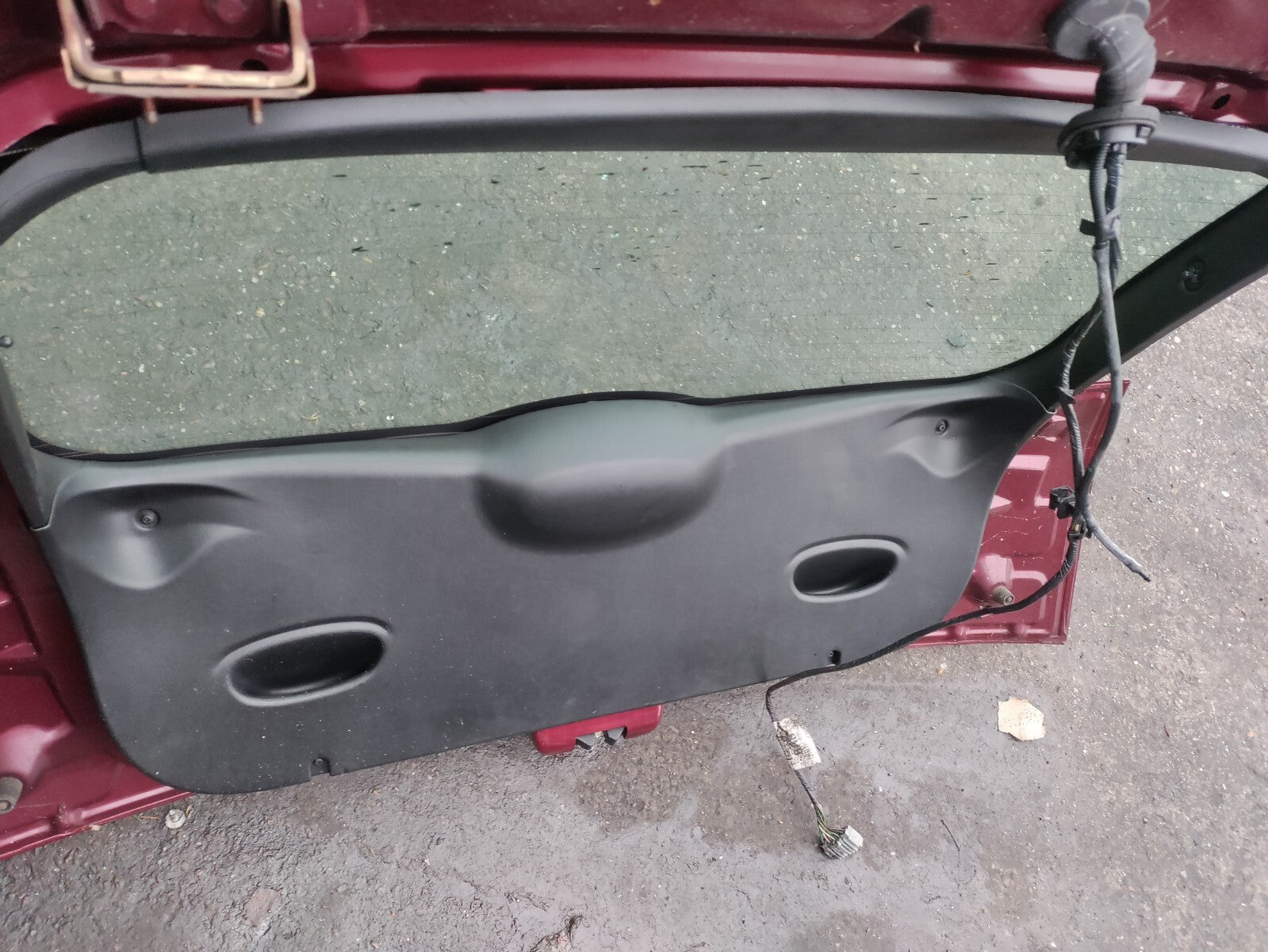 2002 FORD FOCUS MK1 3 DOOR REAR COMPLETE TAILGATE BOOTLID RED