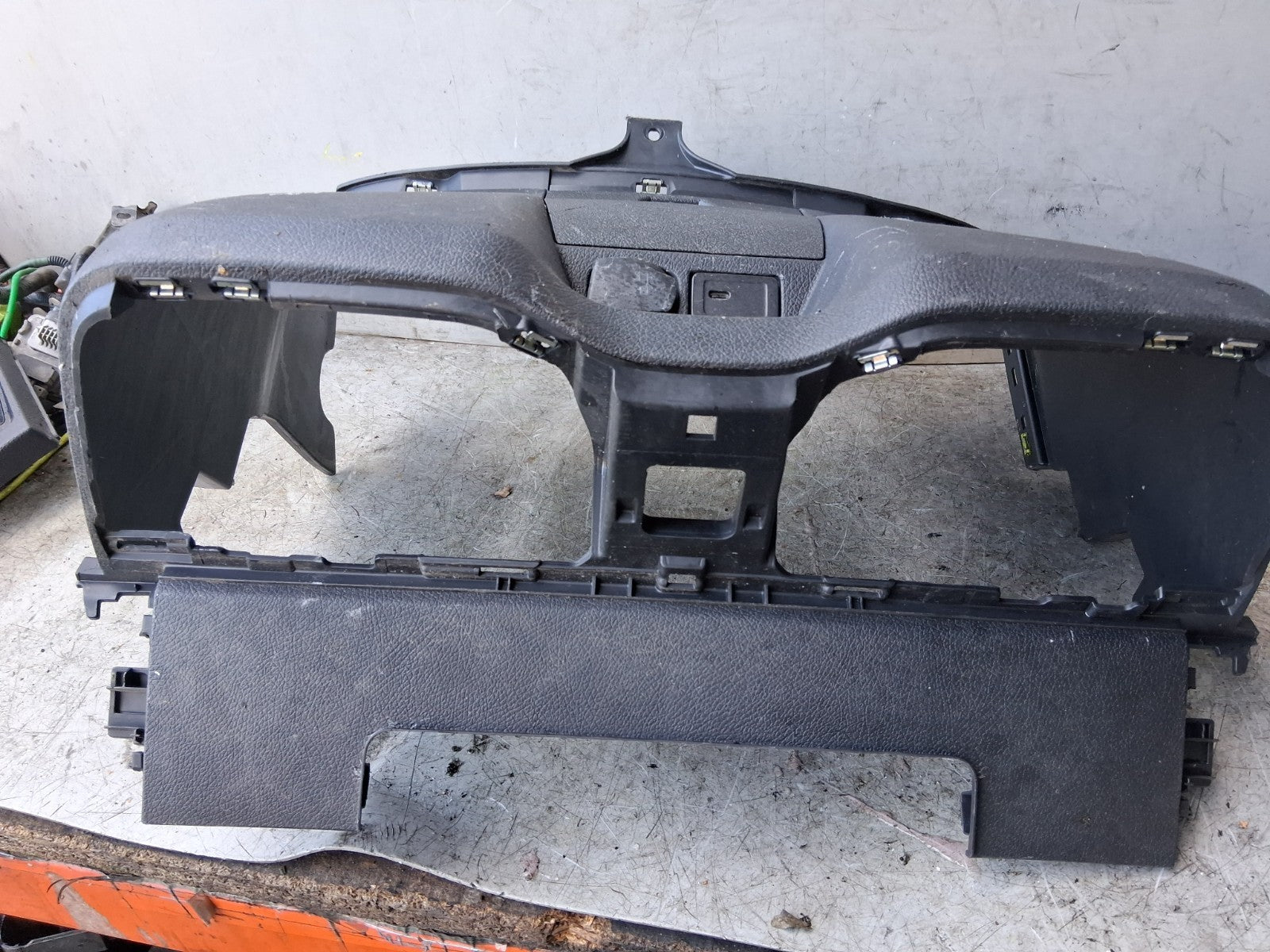 2023 MERCEDES BENZ SPRINTER W907 DASH TRIM & USB PORT A2478207802