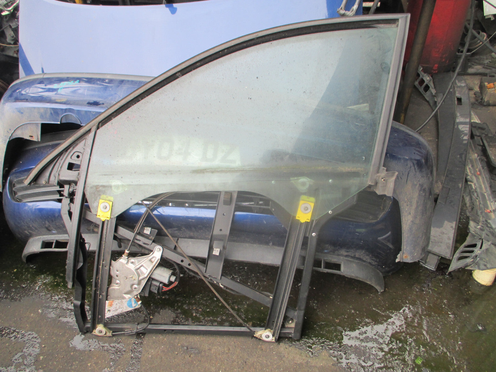AUDI A6 C5 2002 NSF PASSENGER SIDE FRONT WINDOW GLASS & REGULATOR MOTOR