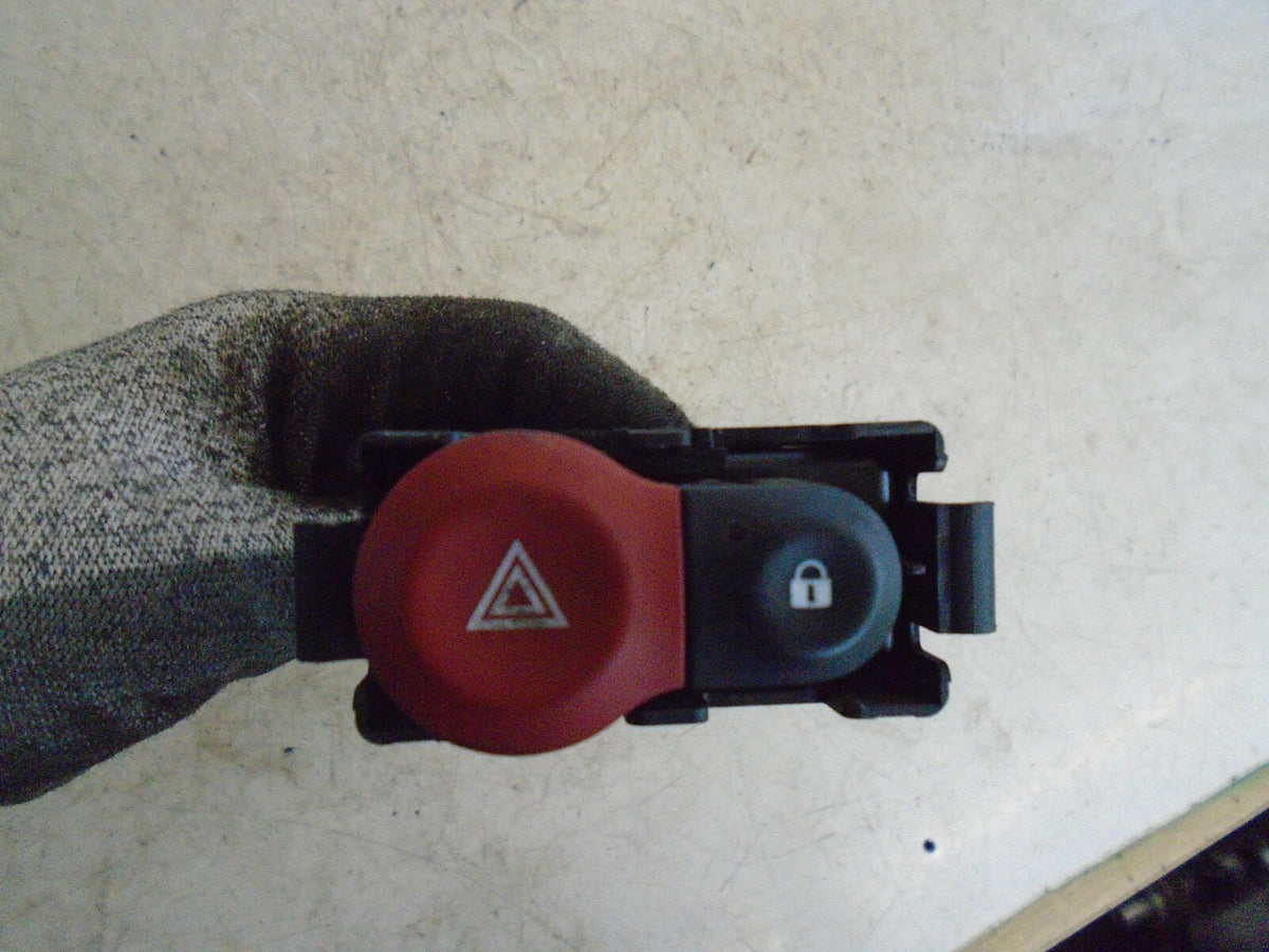RENAULT CLIO 2007 HAZARD AND LOCK SWITCH 8200214896