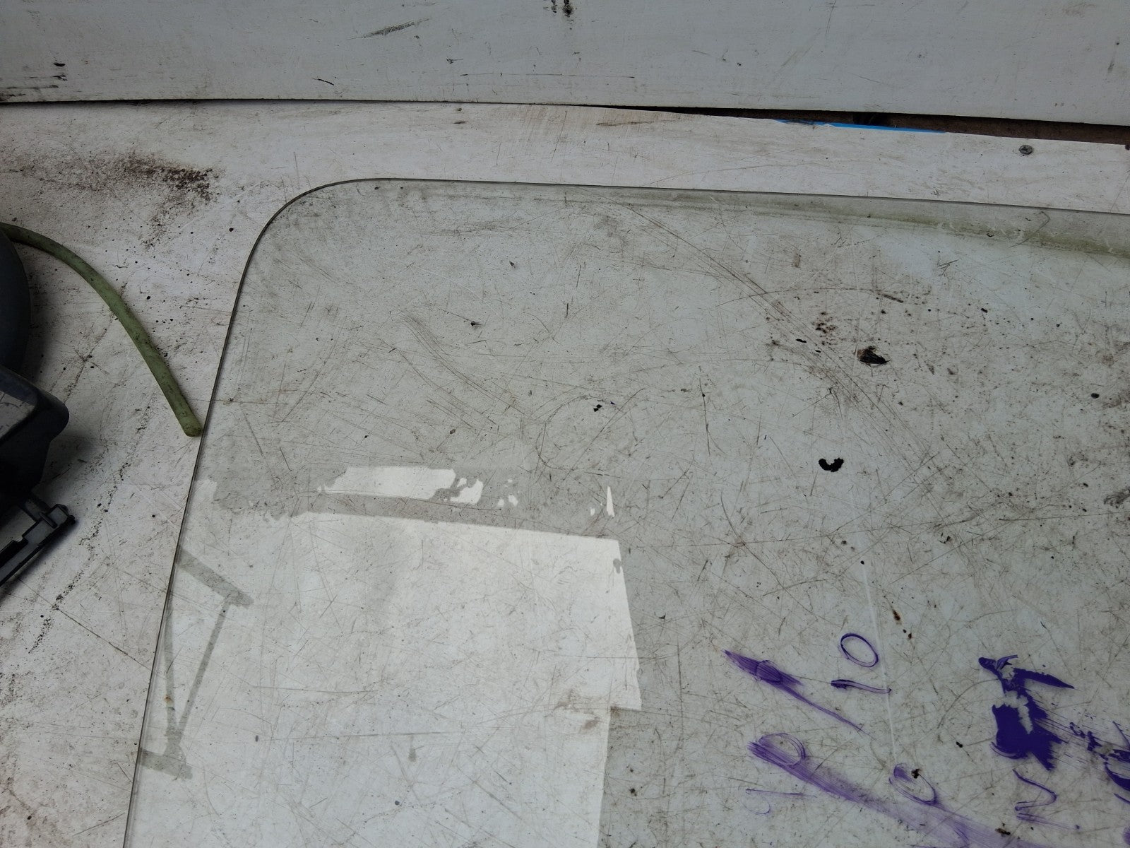 2010 MERCEDES BENZ SPRINTER W906 NSF PASSENGER SIDE FRONT LEFT WINDOW GLASS