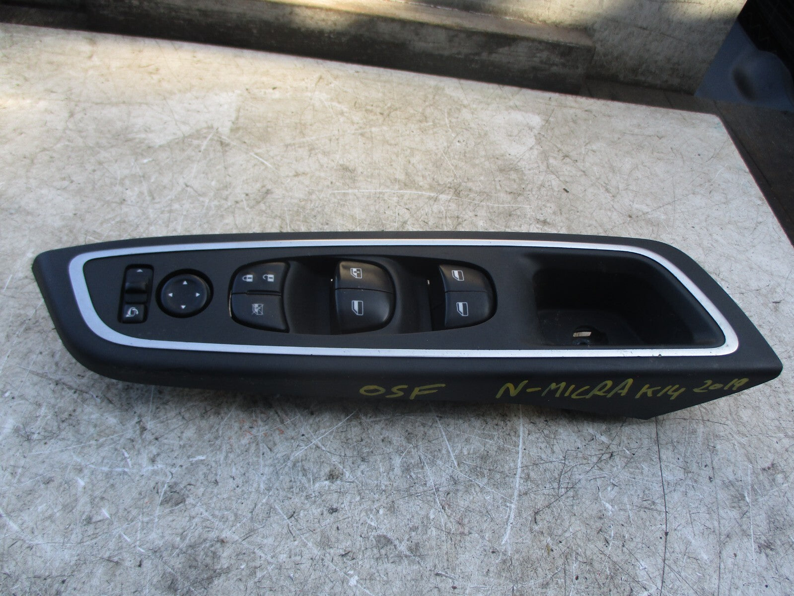 NISSAN MICRA K14 2019 OSF DRIVER SIDE FRONT WINDOW SWITCH 809605FF5E