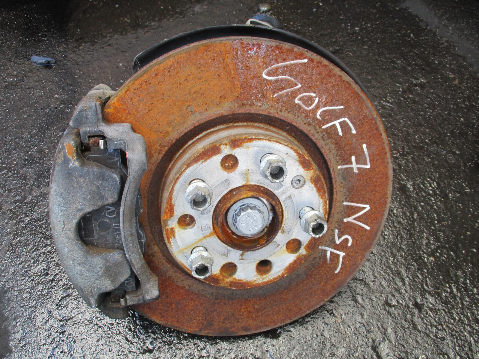 2013 VW VOLKSWAGEN GOLF MK7 1.6 DIESEL NS PASSENGER SIDE FRONT WHEEL BEARING HUB