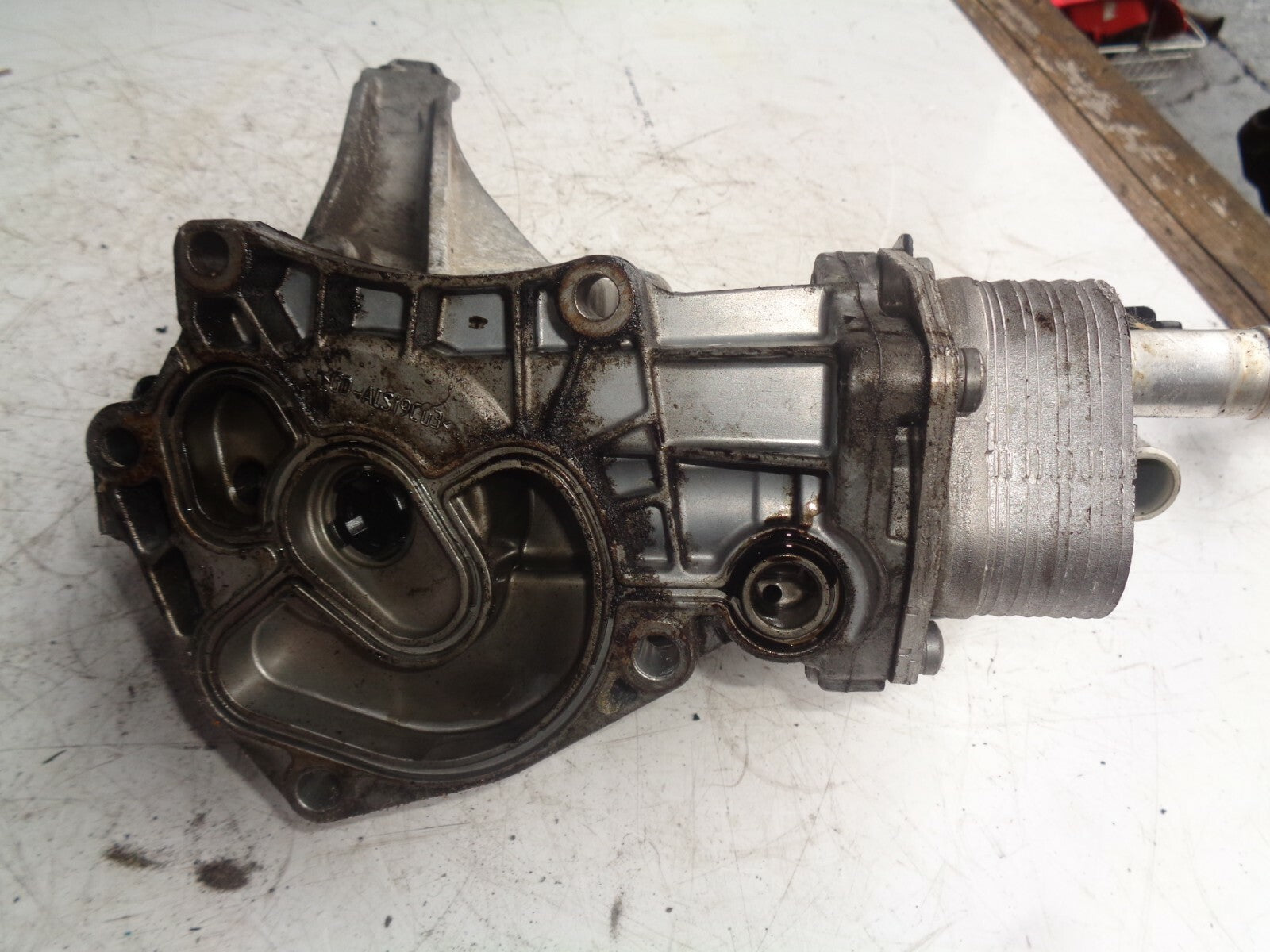 JAGUAR XF 2013 FACELIFT 2.2 DIESEL OIL FILTER HOUSING COOLING 70515389