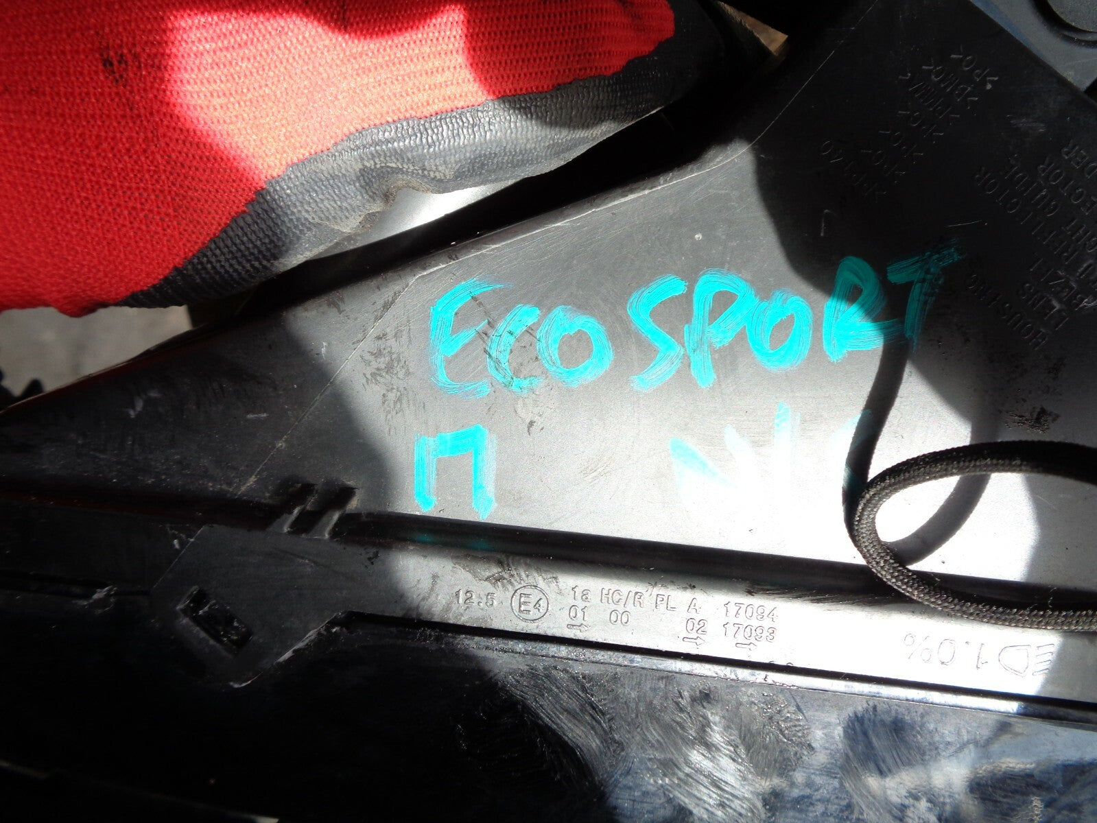 FORD ECOSPORT 2017 1.5 DIESEL PASSENGER NEAR SIDE HEADLIGHT CN1513W030CG DAMAGED