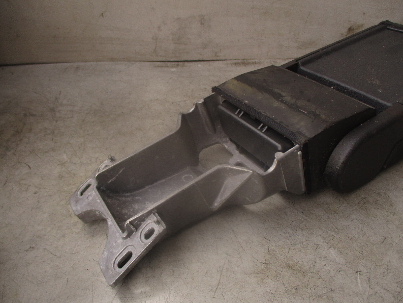 2007 VAUXHALL VECTRA C CENTRAL ADJUSTABLE ARMREST 13242817