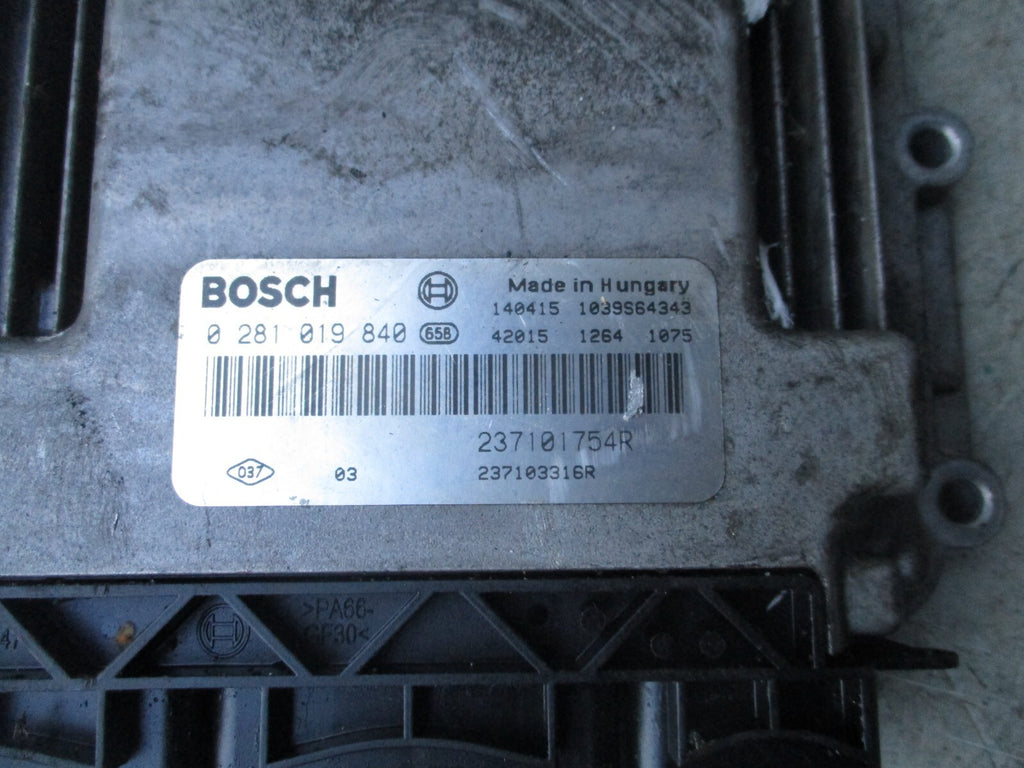 2014 VAUXHALL VIVARO MK1 2.0 DIESEL ECU ENGINE CONTROL MODULE 237101754R