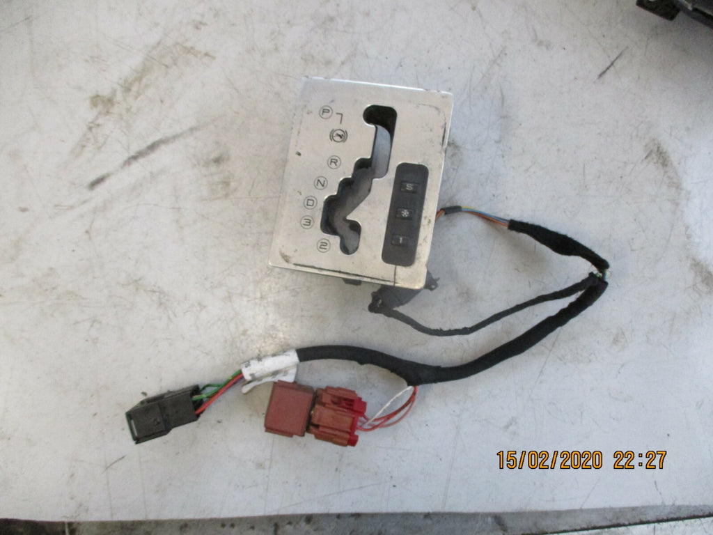 PEUGEOT 306 2001 AUTO AUTOMATIC GEAR STICK SURROUND TRIM & SWITCHES