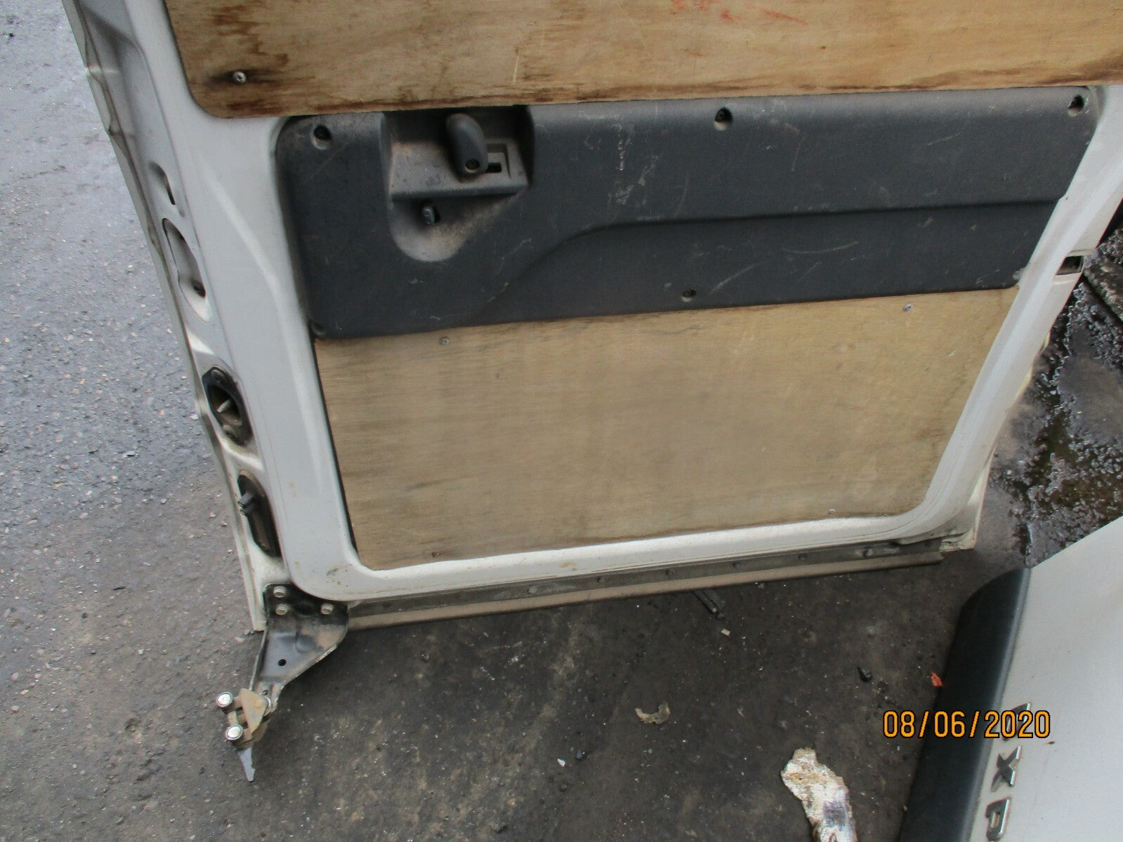 PEUGEOT EXPERT VAN 2006 OS DRIVER SIDE SLIDING SLIDE DOOR HINGE LOCK WHITE