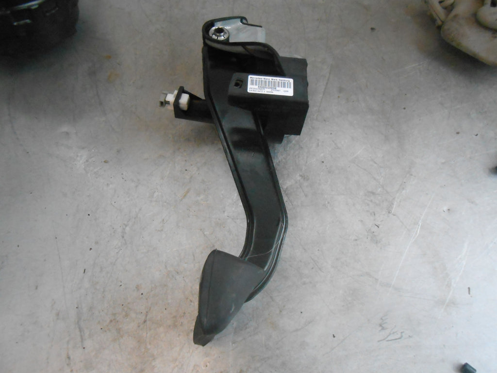 MERCEDES C CLASS S204 W204 2013 C220 CDI AUTO AUTOMATIC BRAKE PEDAL A2042902201