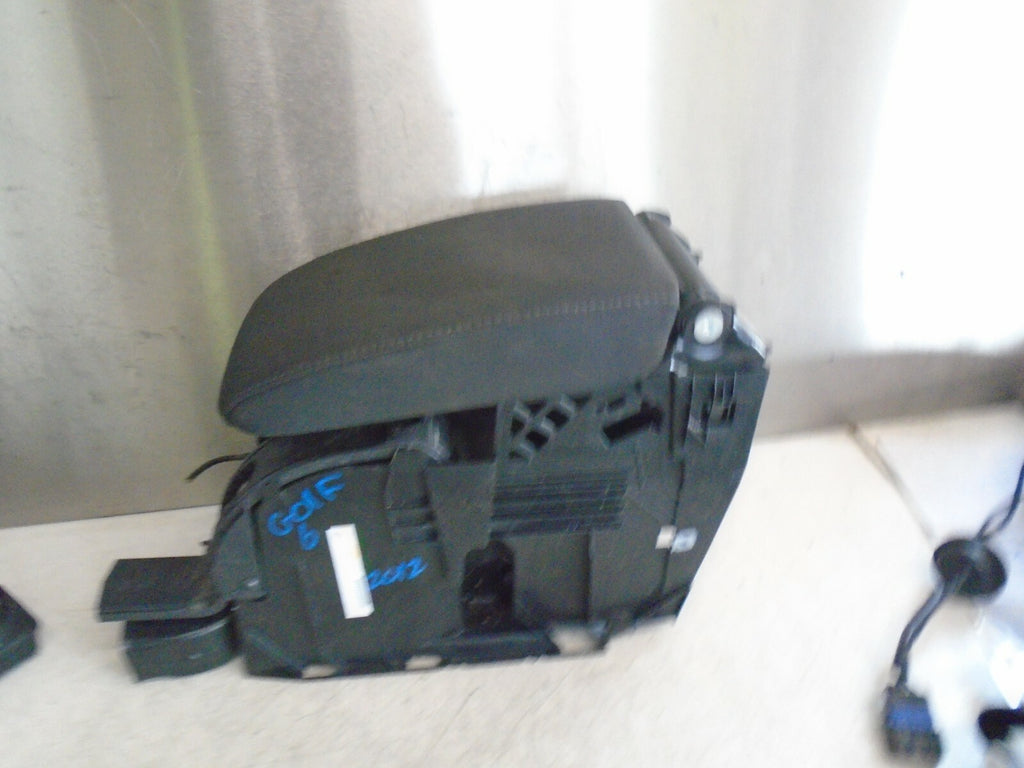 VOLKSWAGEN GOLF 2012 MK6 CENTRE CONSOLE ARMREST 1K0864207