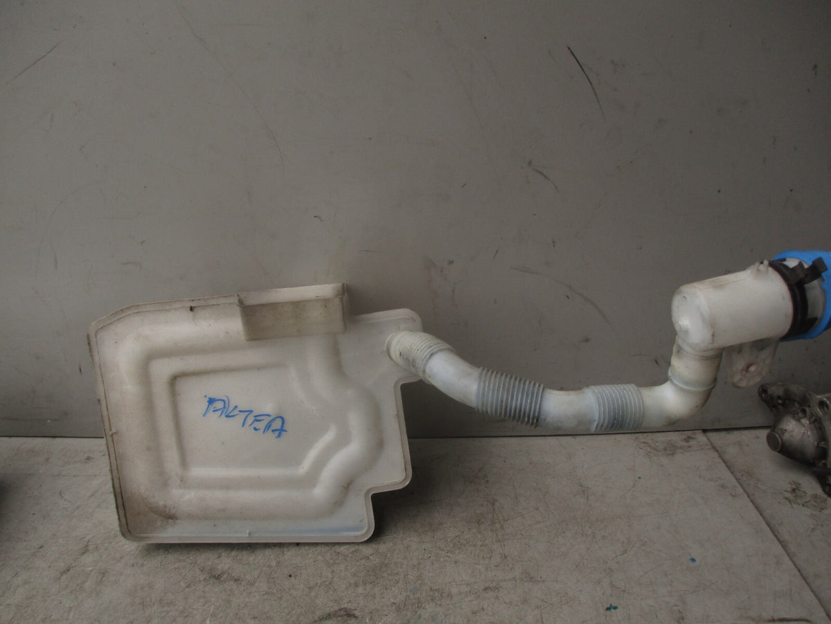 2004 SEAT ALTEA MK1 WINDSCREEN WASHER BOTTLE TANK AND PUMP 1K0955453