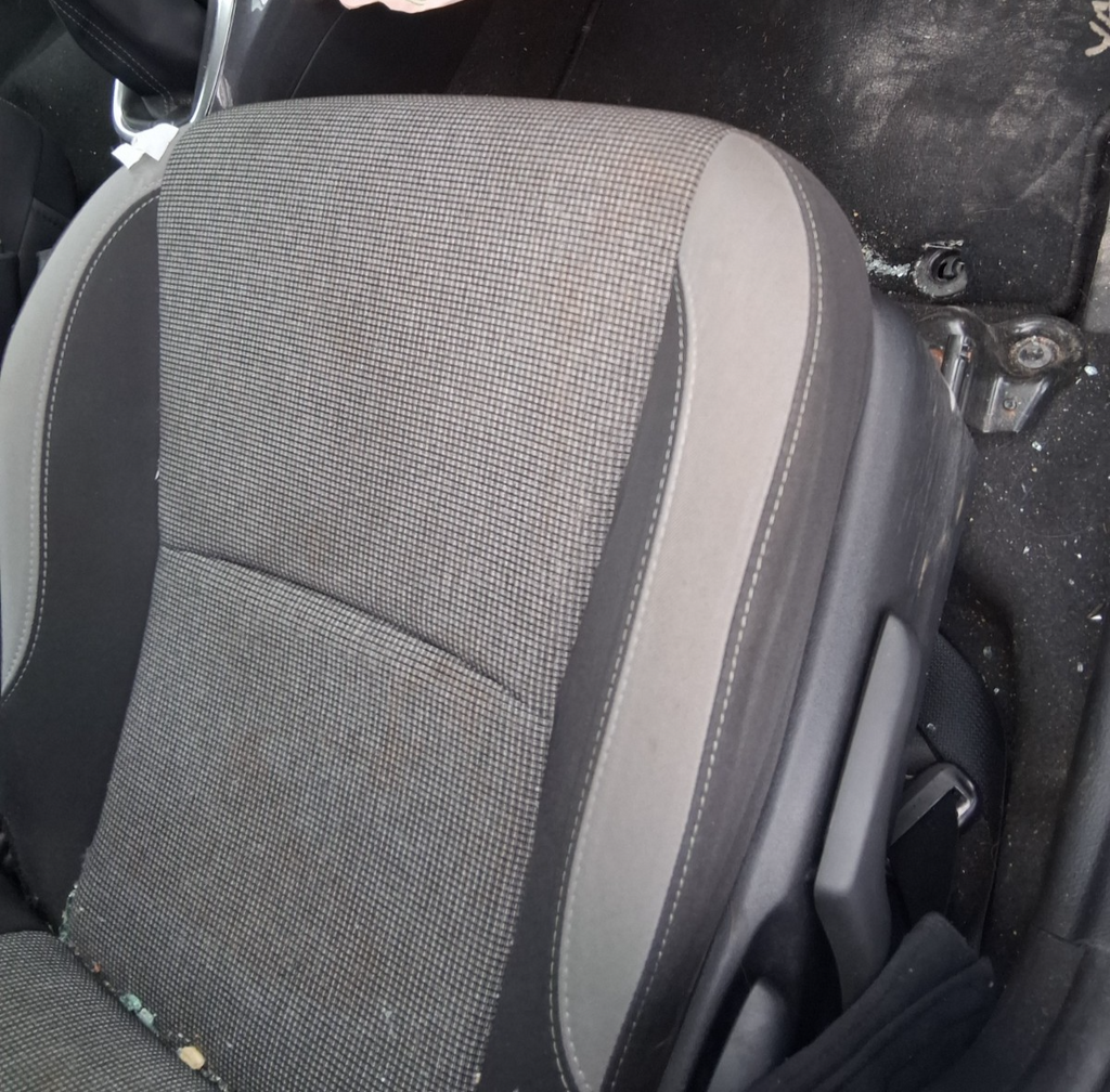 TOYOTA YARIS MK3 2019 OSF DRIVER SIDE FRONT COMPLETE SEAT FABRIC