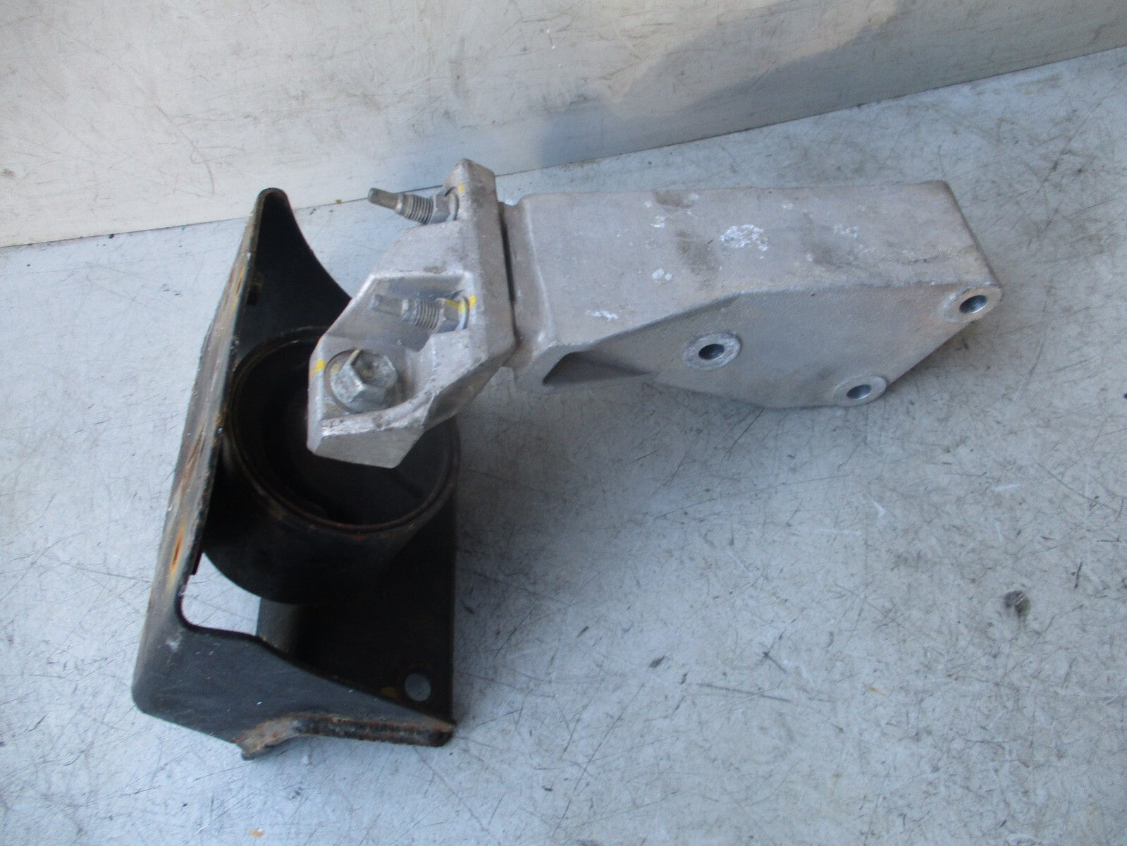 SUZUKI SWIFT MK3 2017 1.2 PETROL NS PASSENGER SIDE FRONT ENGINE MOUNT