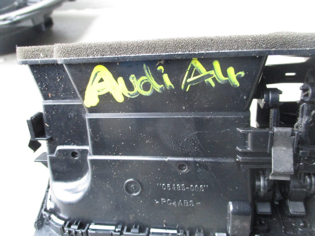 2011 AUDI A4 CENTRE DASHBOARD AIR VENT 8T2820951B (ref s)
