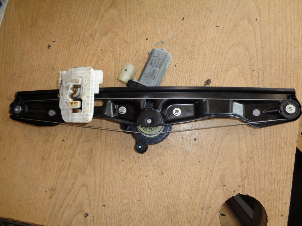 BMW 3 SERIES F30 2018 330E DRIVER SIDE REAR WINDOW MOTOR & REGULATOR 17756710