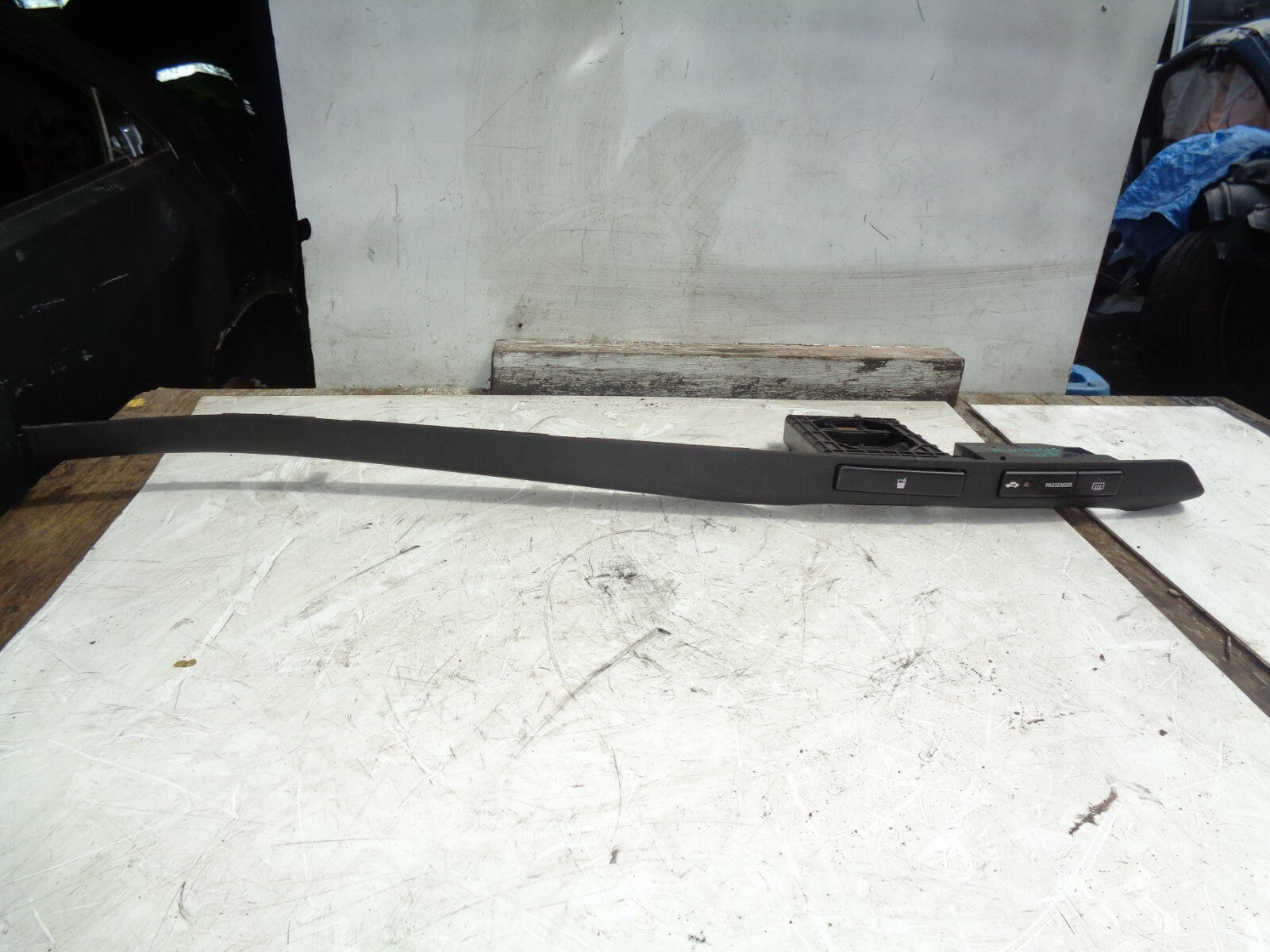 TOYOTA AVENSIS MK2 T250 2007 2.2 DOOR LOCK DEMIST BUTTON CLUSTER 8479005110d