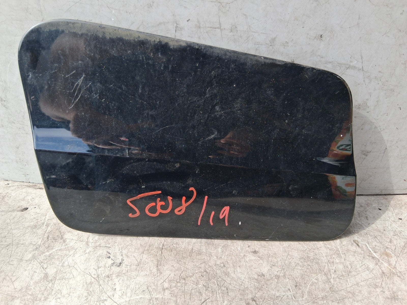 2019 PEUGEOT 5008 MK2 FUEL FLAP LID COVER BLACK 98122157A