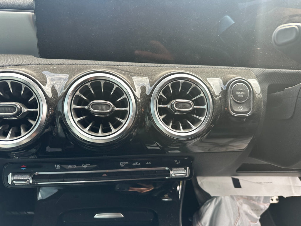 2023 MERCEDES CLA C118 FRONT CENTRE MIDDLE 3 AIR VENT AIRVENTS & TRIM