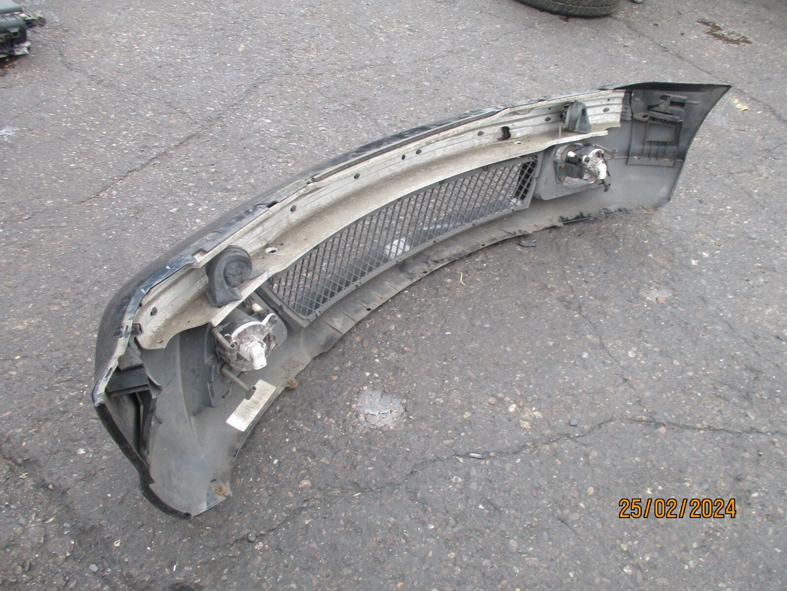 2005 BMW 3 SERIES E46 LCI COUPE FRONT BUMPER COMPLETE WITH FOG LIGHTS BLACK 475