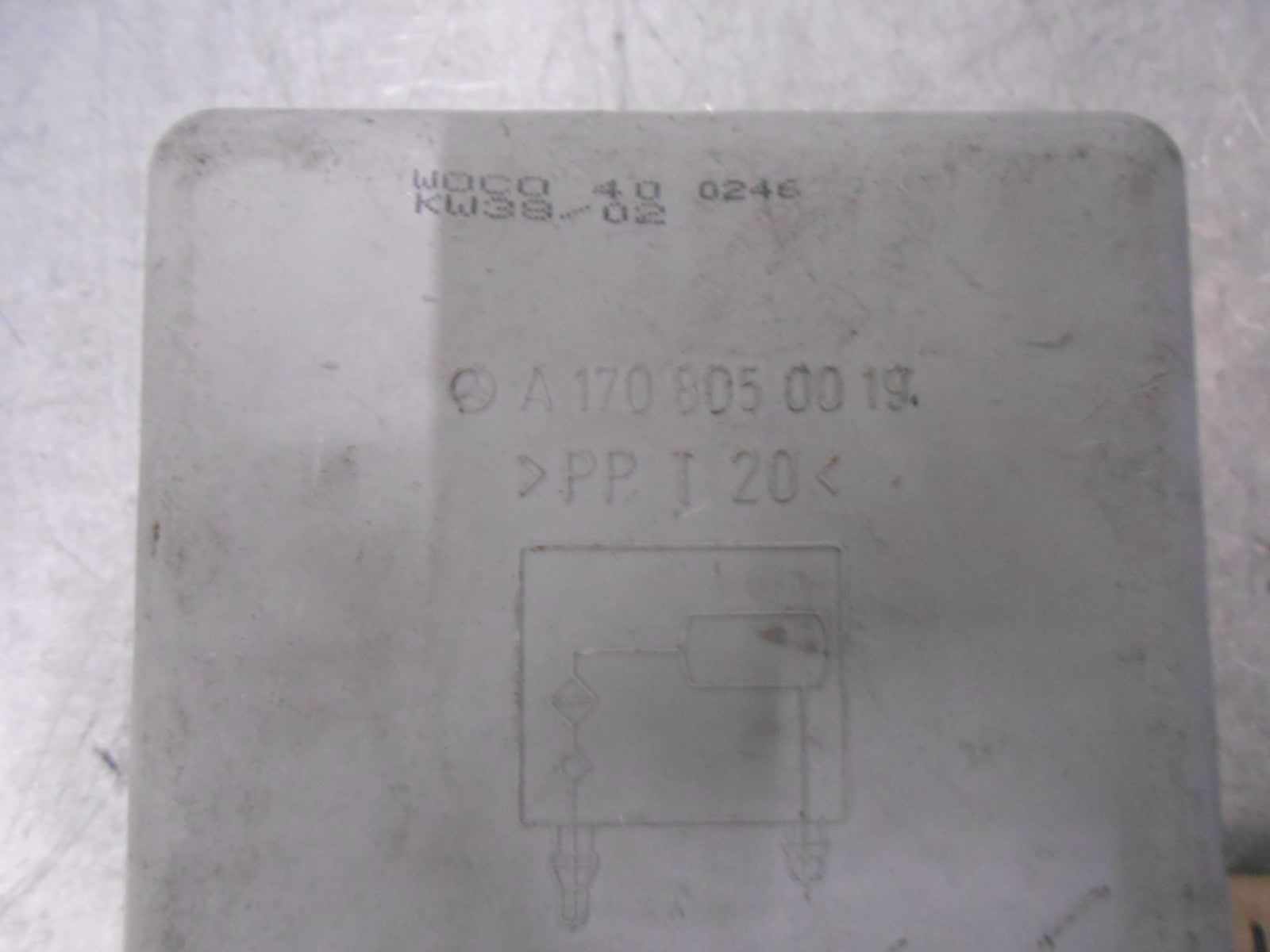 MERCEDES SLK R170 2001 CENTRAL LOCKING VACUUM VALVE A1708050019