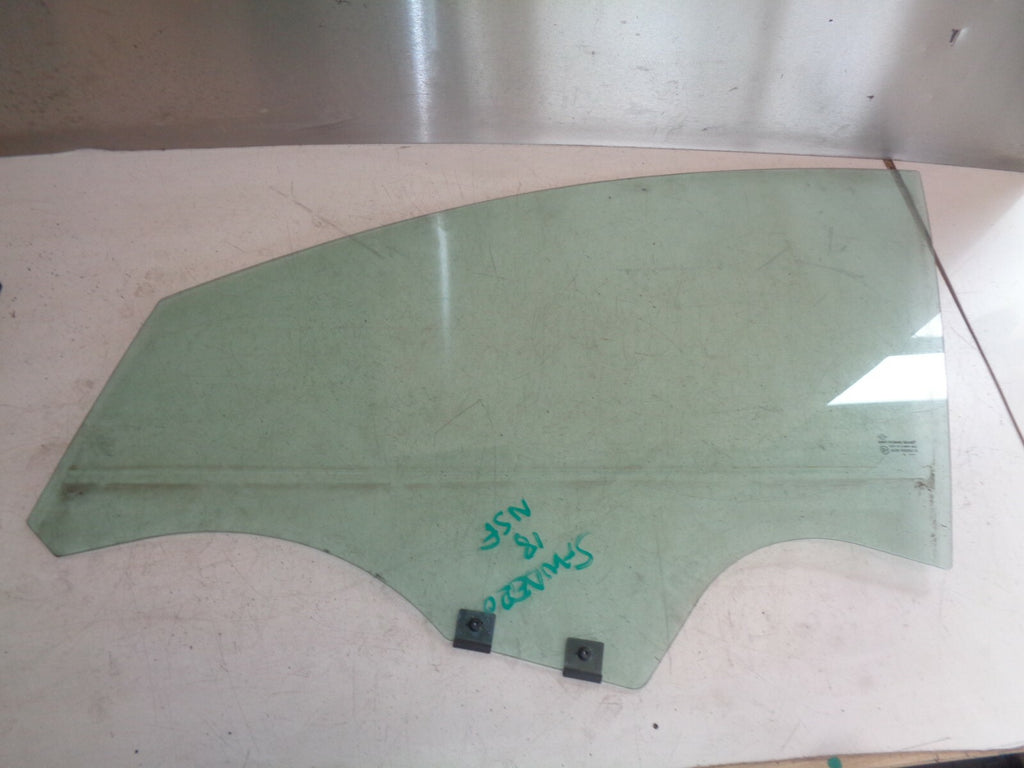 DACIA SANDERO 2018 NSF PASSENGER SIDE FRONT DOOR WINDOW GLASS