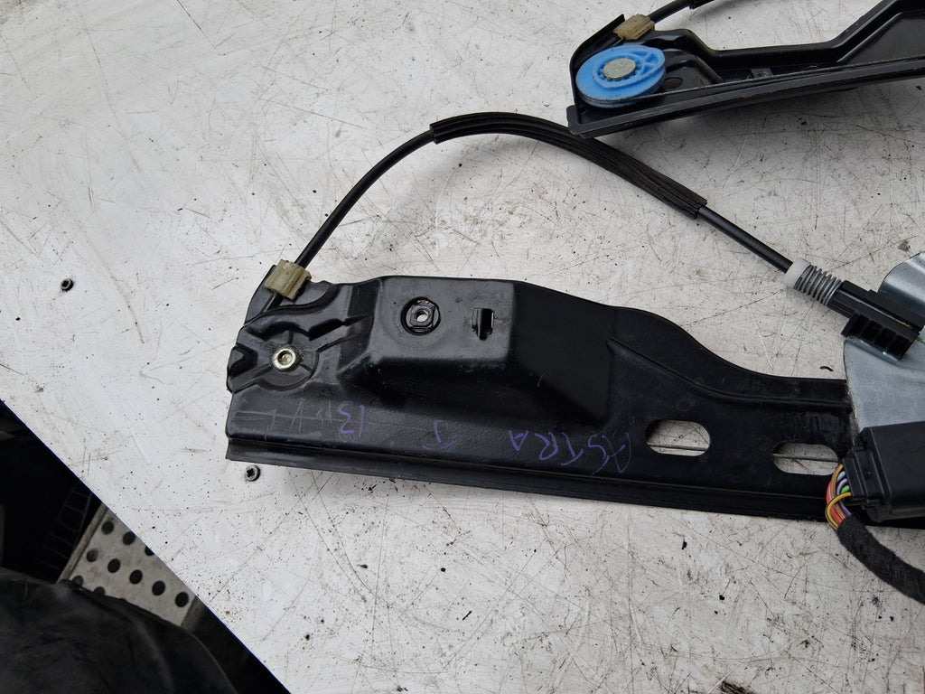 2013 VAUXHALL ASTRA J NSF PASSENGER FRONT LEFT WINDOW MOTOR REGULATOR 966435103