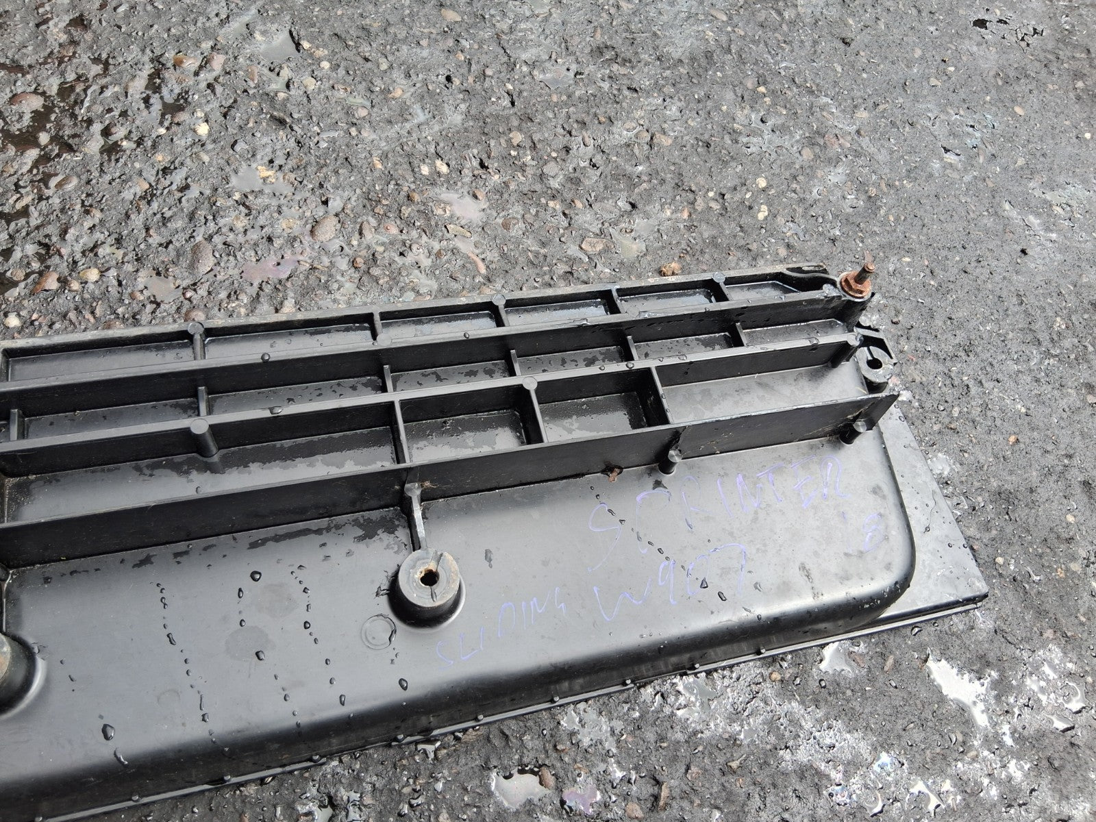 2020 MERCEDES BENZ SPRINTER NS PASSENGER SIDE SLIDING DOOR STEP TRIM A9106860500